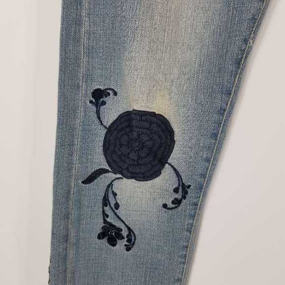 Pilcro Anthro Hyphen 26P Embroidered Faded Jeans - Picture 6 of 11